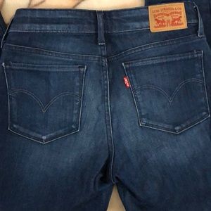 Levi’s 711 Skinny Jeans—Size 27